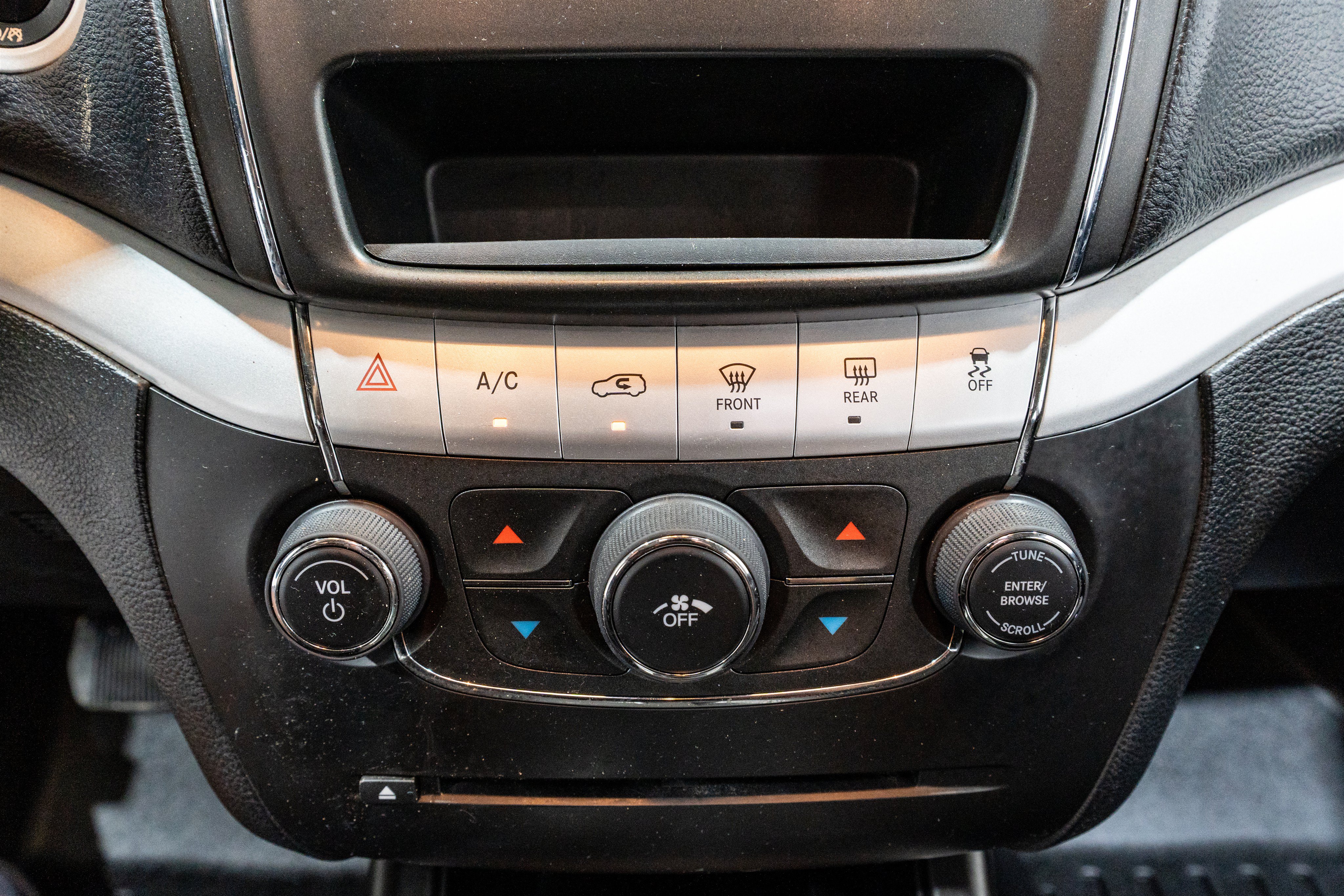 Used 2018 Dodge Journey SE w/ Popular Equipment Group FWD image 16
