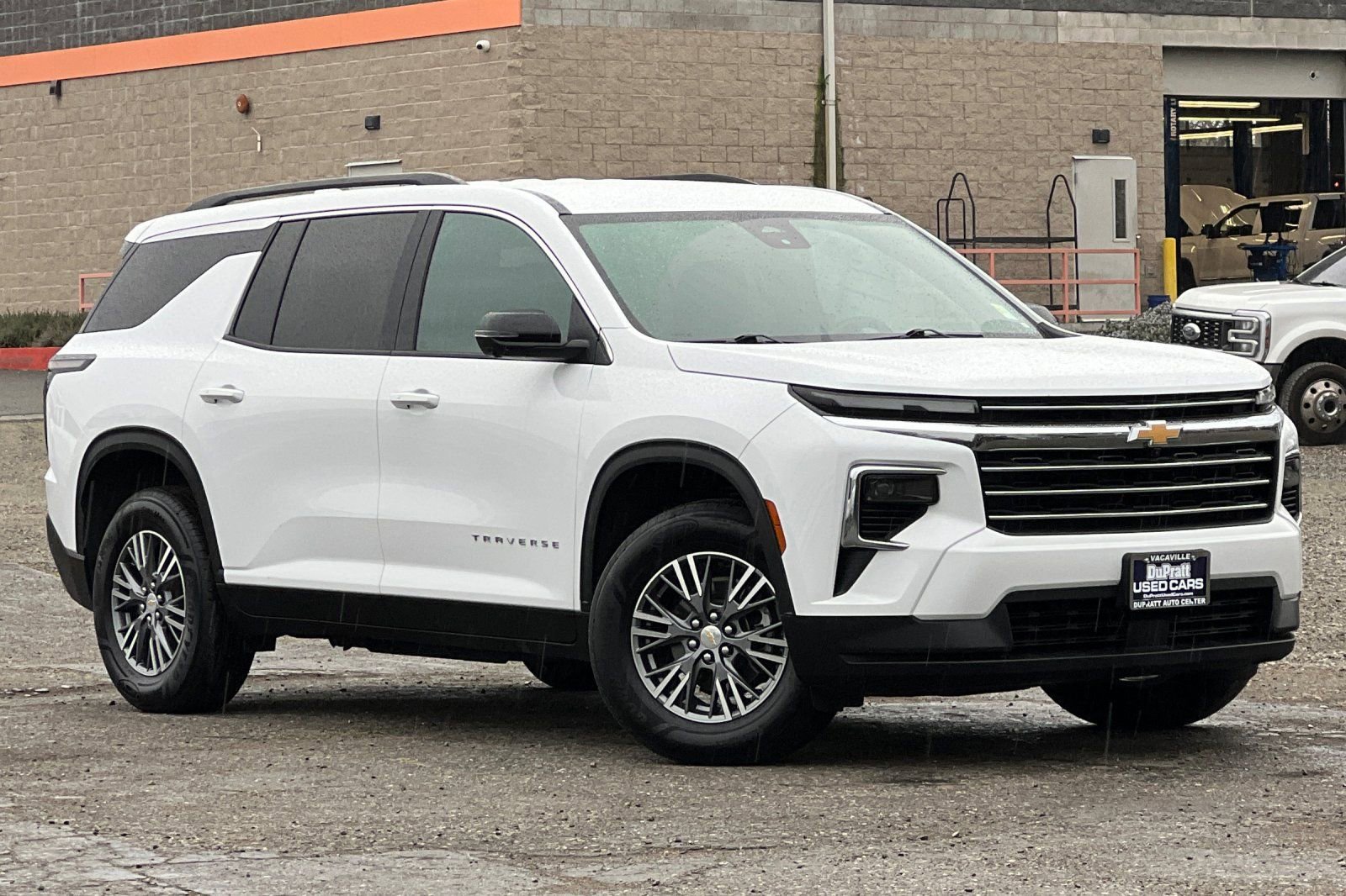 Used 2024 Chevrolet Traverse LT image 2