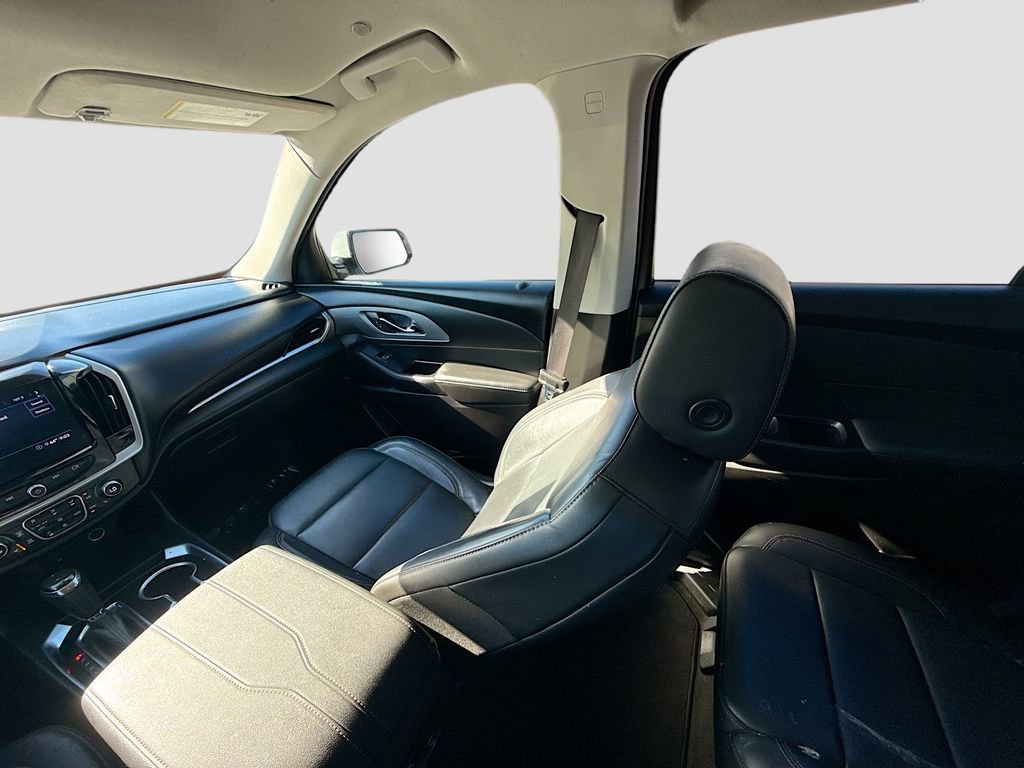 Used 2020 Chevrolet Traverse LT w/ Driver Confidence II Package image 22