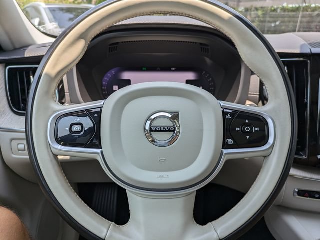 Used 2022 Volvo XC60 B5 Inscription w/ Advanced Package FWD image 29