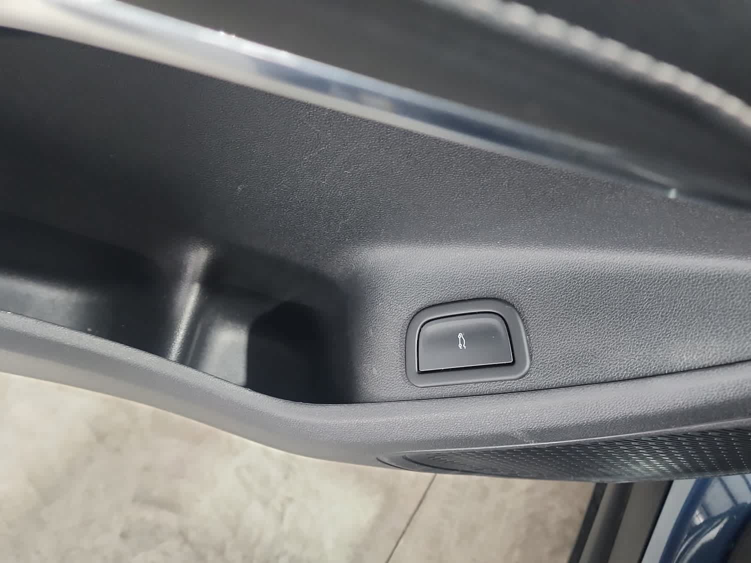 Used 2025 Chevrolet Traverse LT FWD image 20