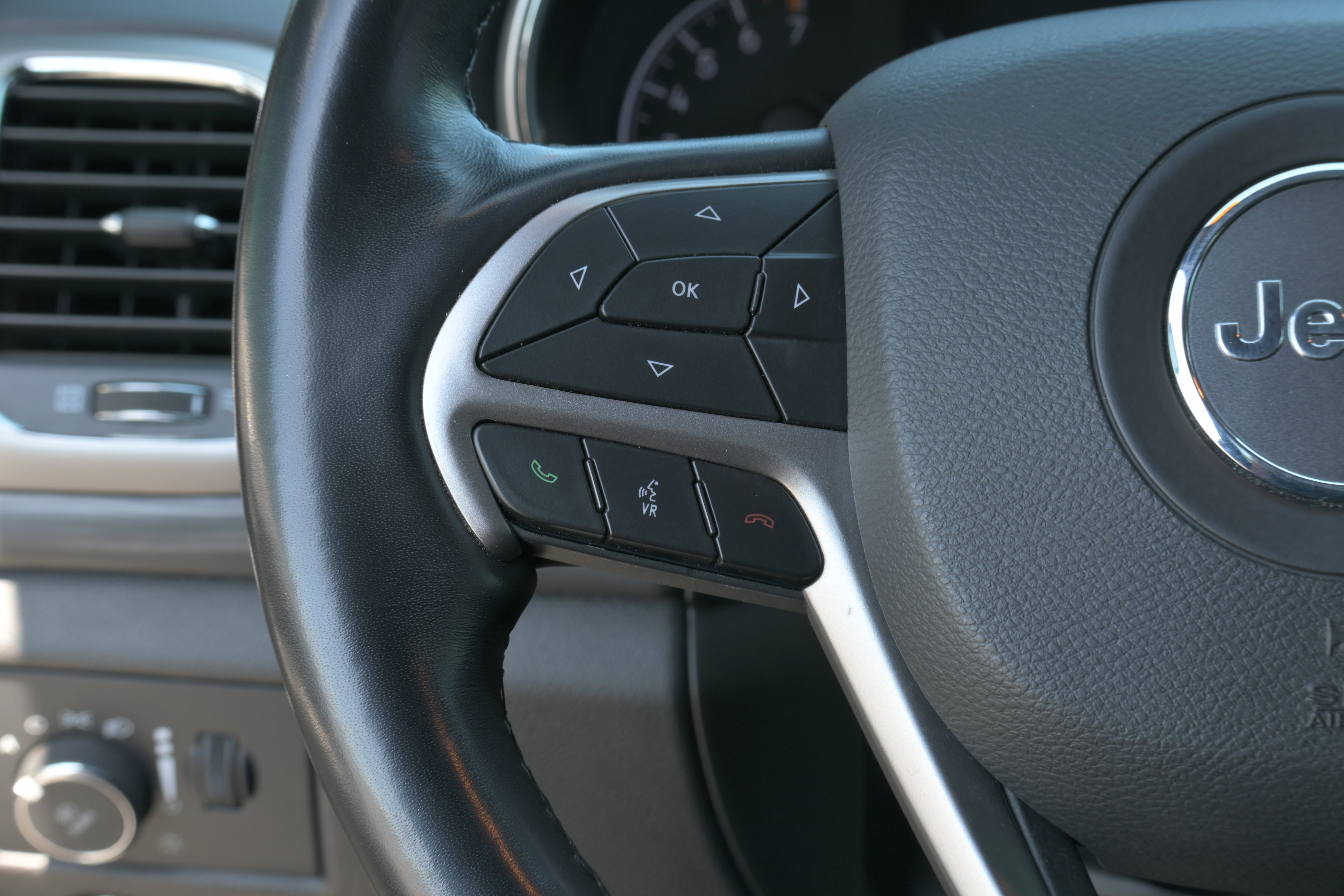 Used 2022 Jeep Grand Cherokee Laredo X AWD/4WD image 19