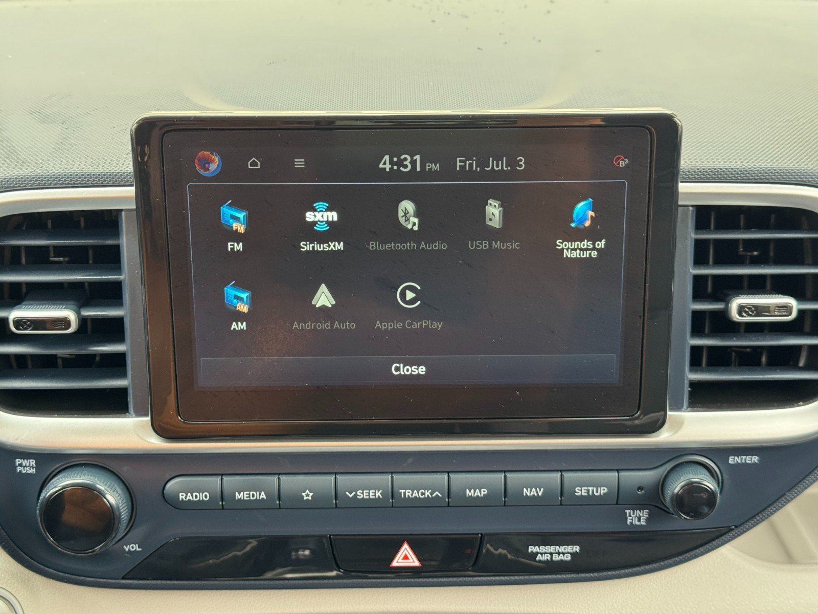 Used 2022 Hyundai Venue Limited FWD image 24