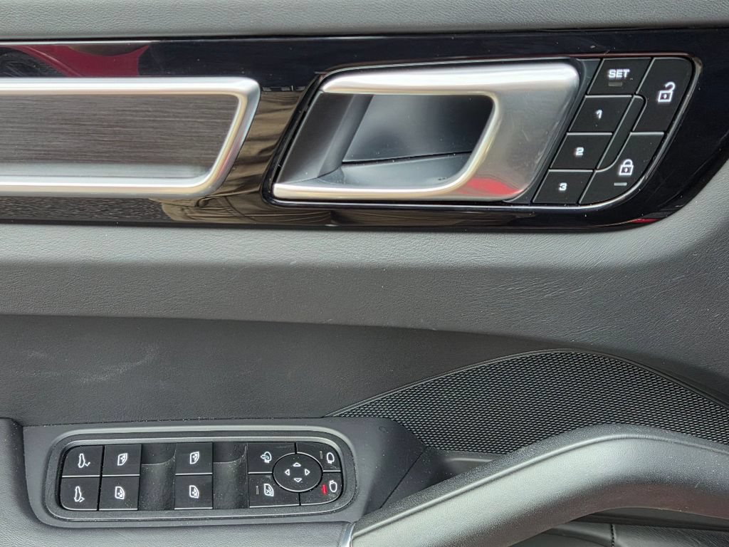 Certified 2023 Porsche Cayenne GTS AWD/4WD image 7