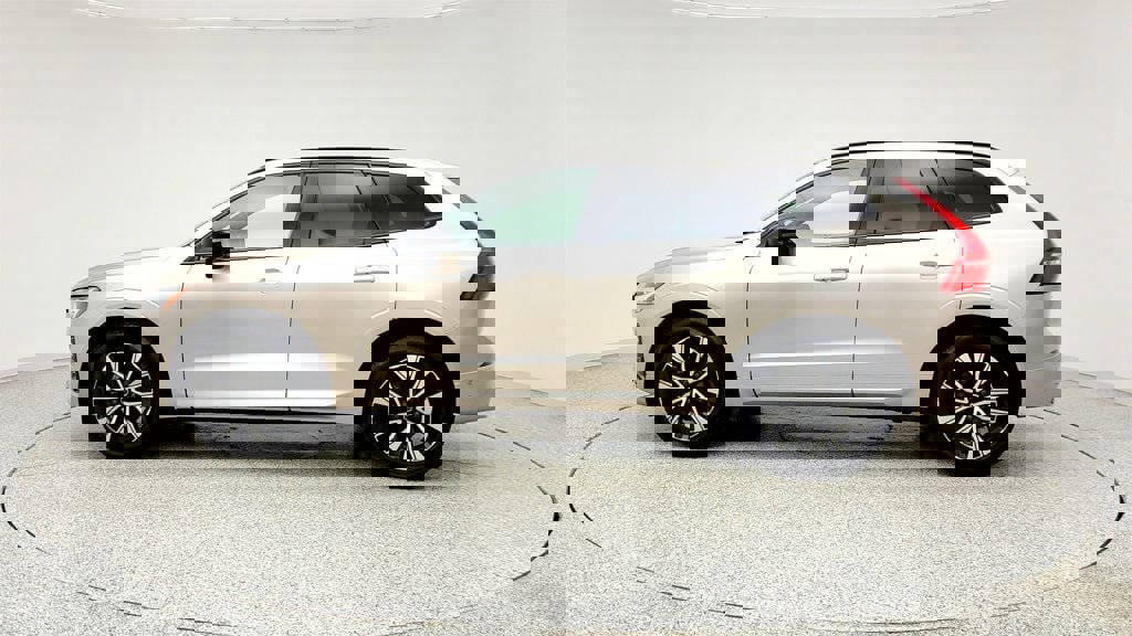 Used 2023 Volvo XC60 B5 Plus w/ Protection Package Premier AWD/4WD image 8