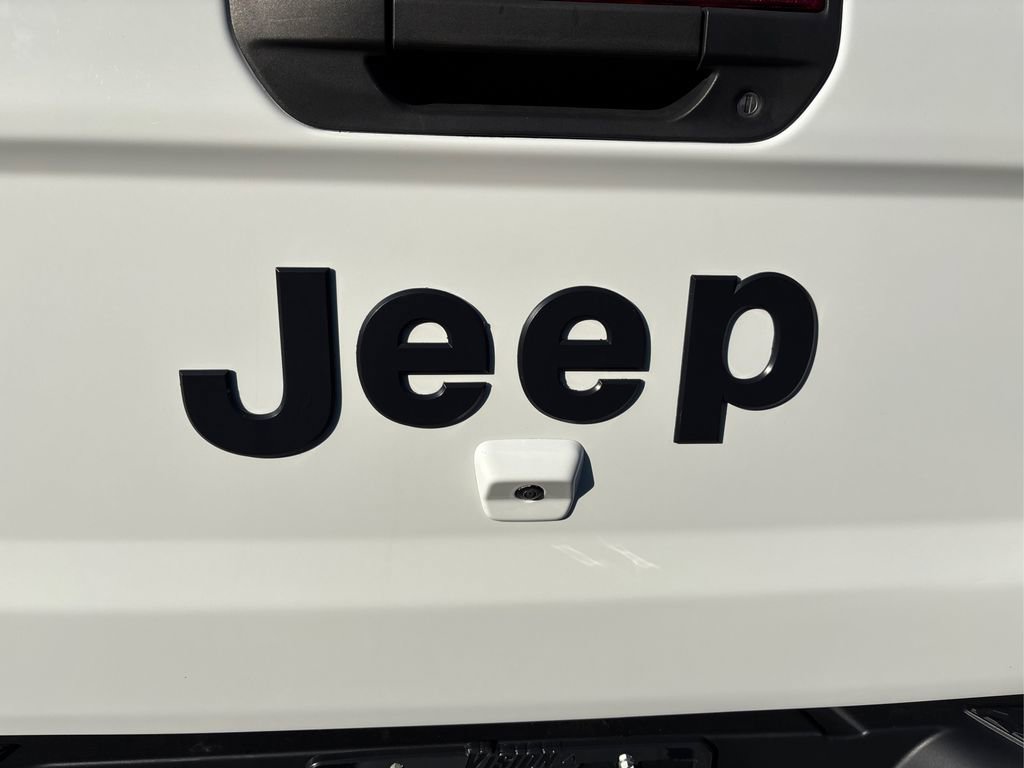 Certified 2021 Jeep Gladiator Willys image 16