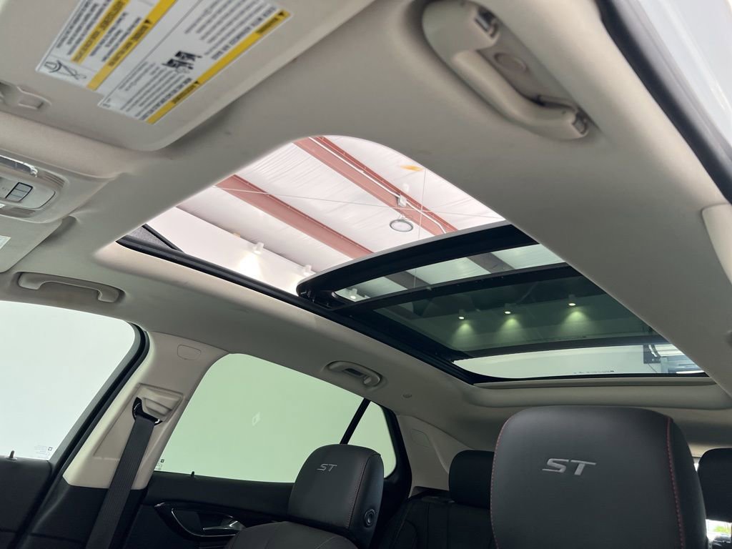 Used 2022 Buick Envision Essence w/ Technology Package I FWD image 17