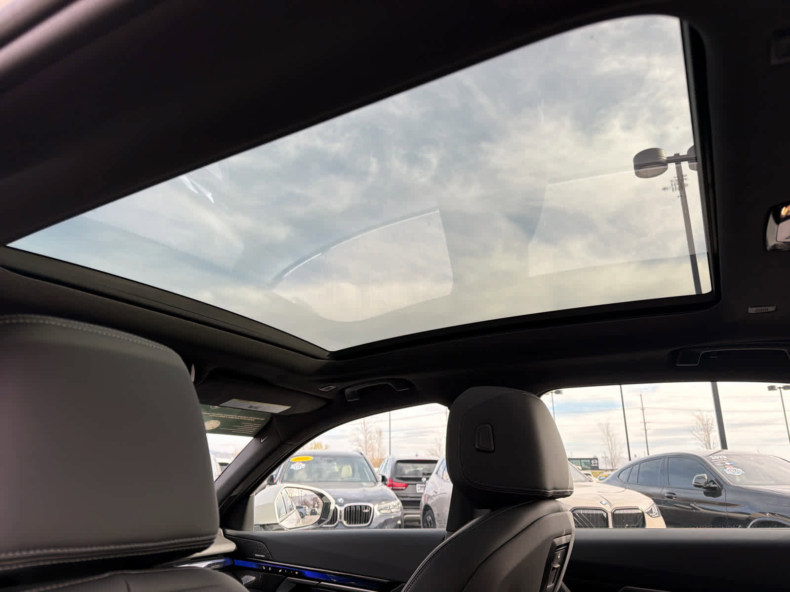 Certified 2026 BMW 550e xDrive AWD/4WD image 33