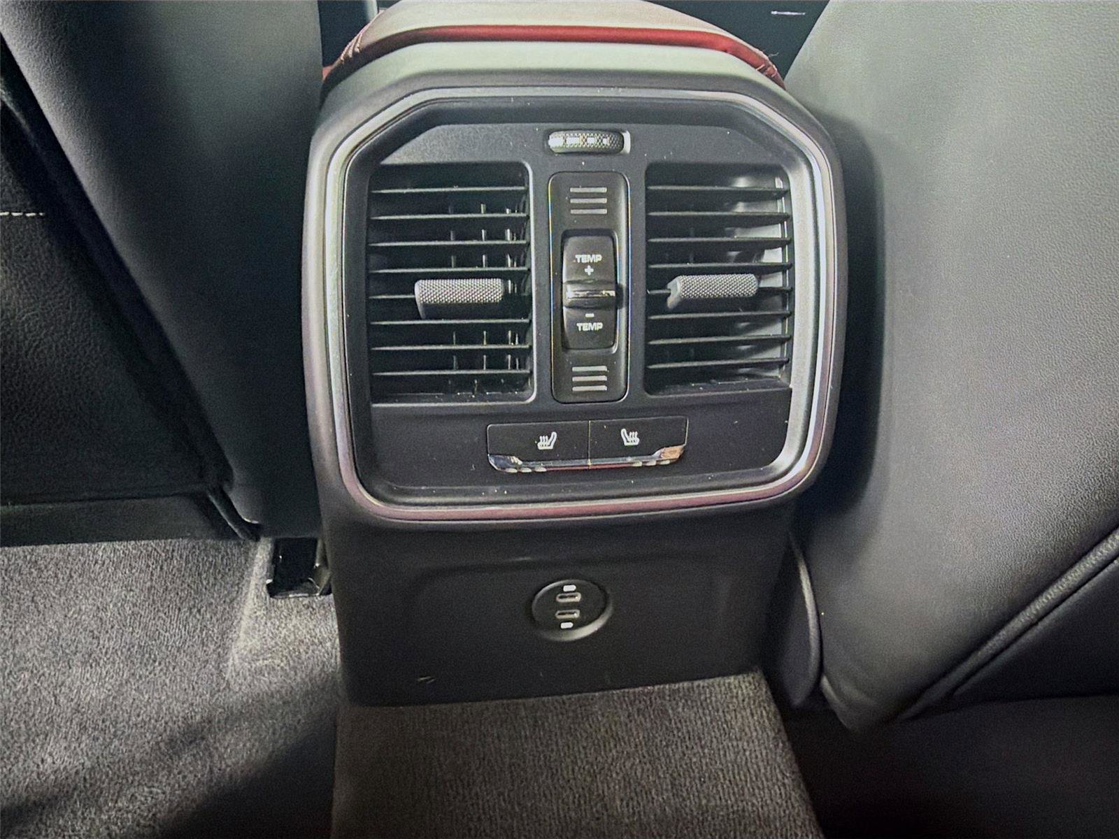 Certified 2024 Porsche Macan Turbo image 17