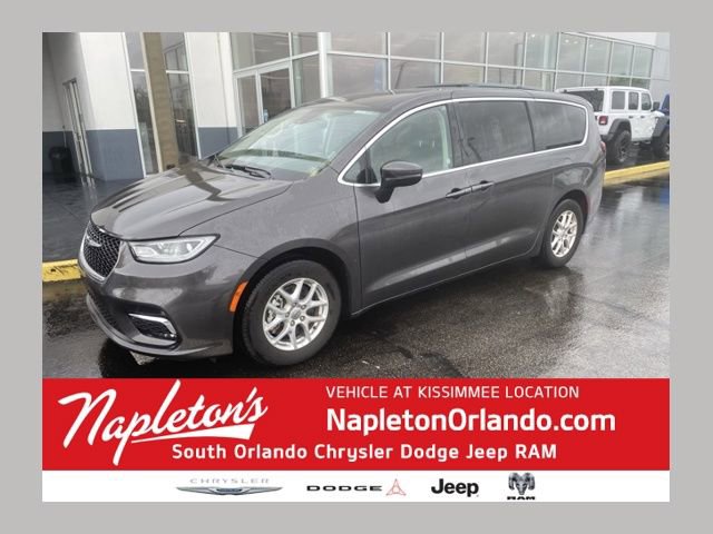 Used 2023 Chrysler Pacifica Touring-L image 1