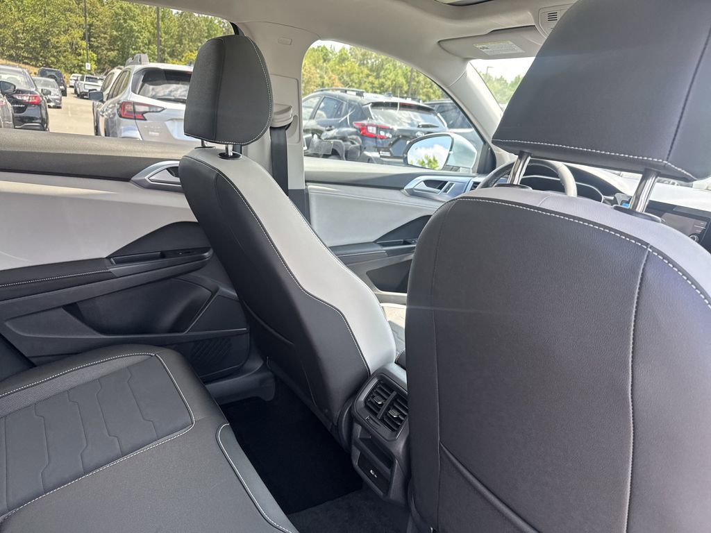 New 2025 Volkswagen Taos SE image 17