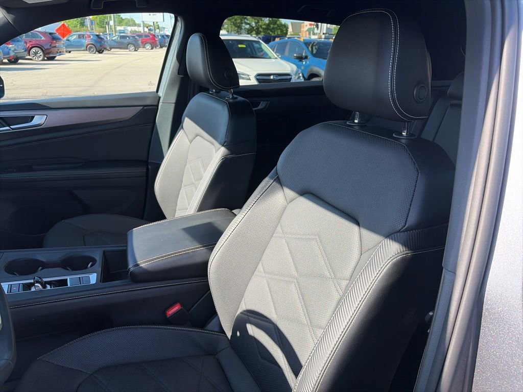 Used 2024 Volkswagen Atlas Cross Sport SE AWD/4WD image 14
