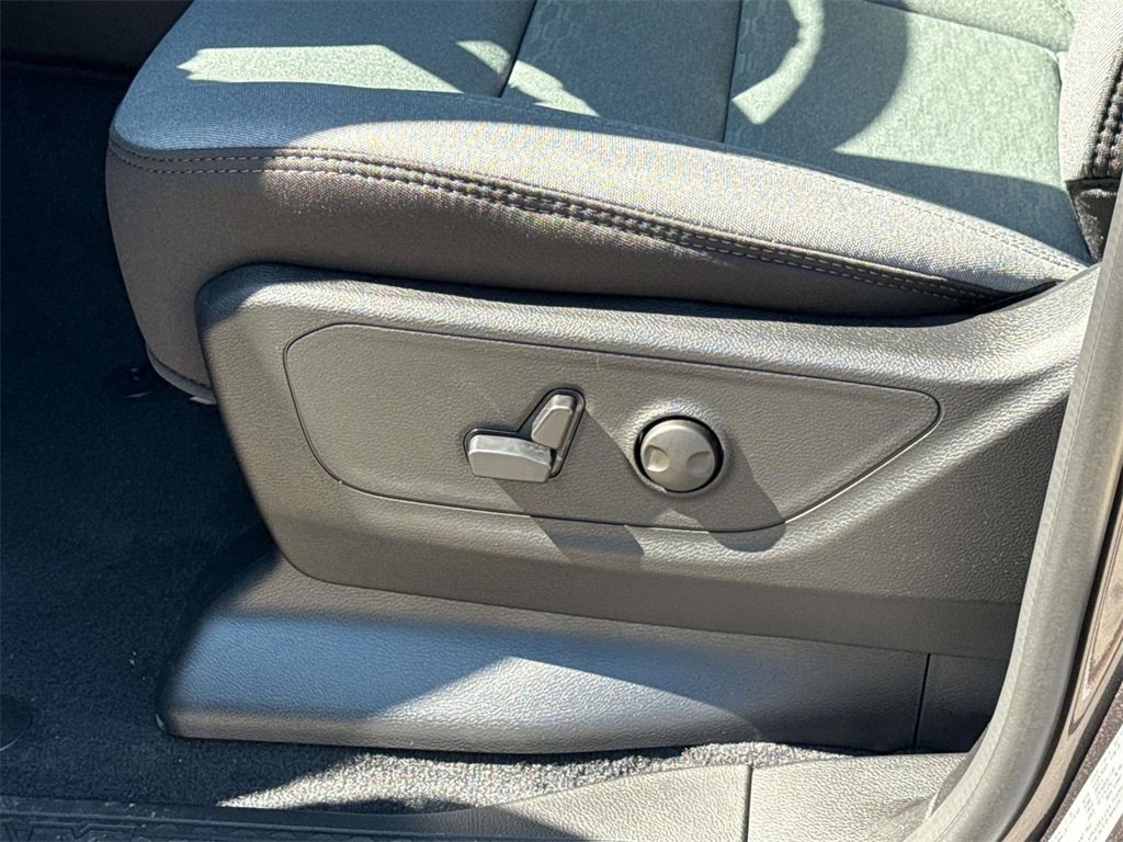 New 2026 RAM 1500 4x4 Crew Cab image 14