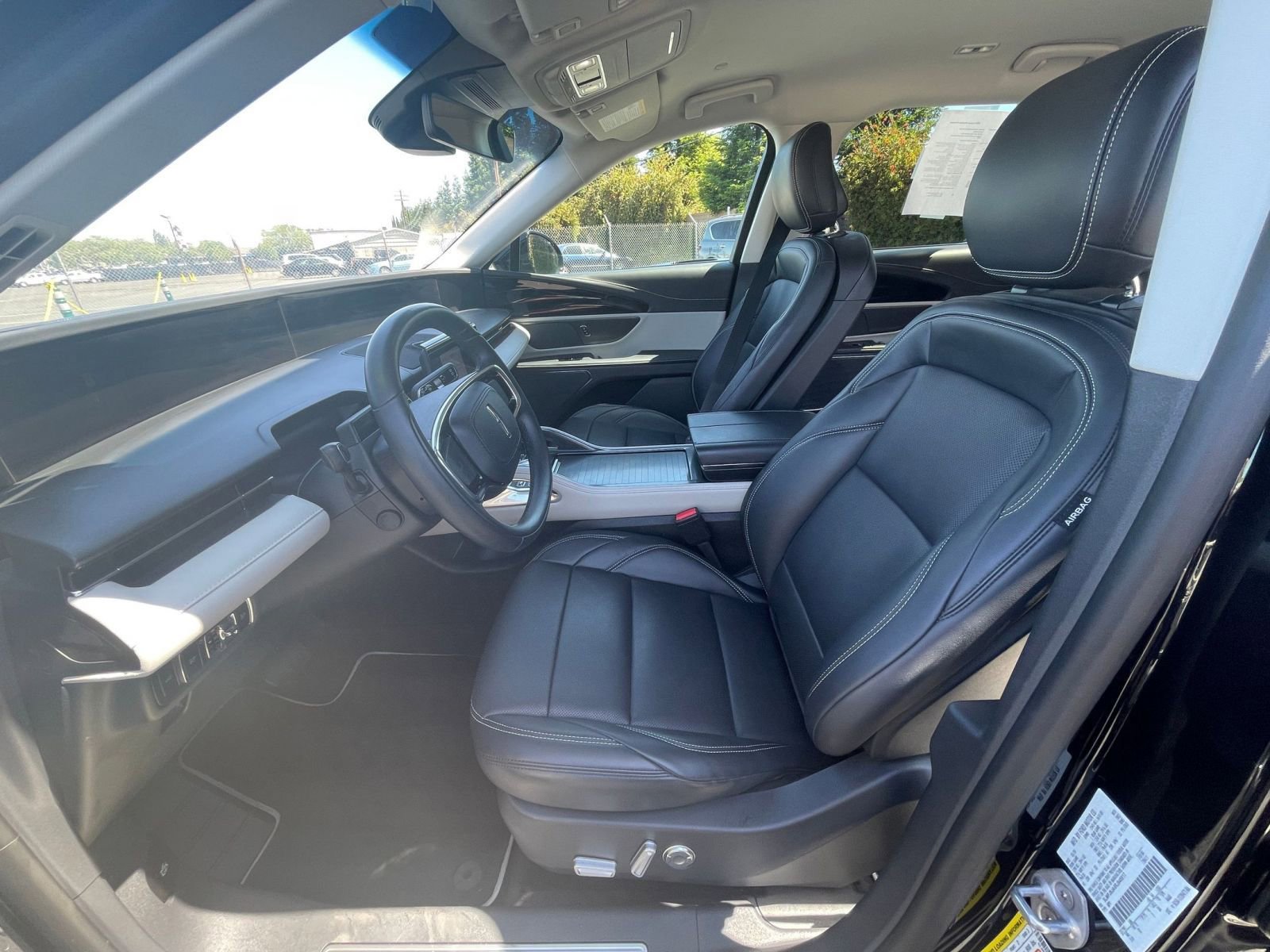 Used 2024 Lincoln Nautilus Premier image 21