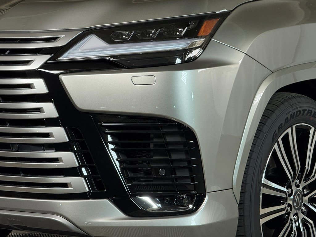New 2025 Lexus LX 600 4WD w/ Luxury Package image 4
