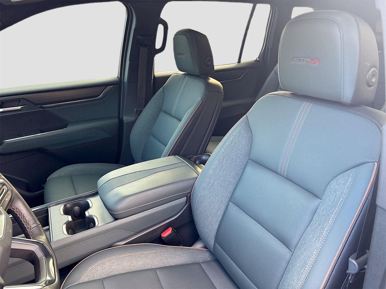 Used 2025 GMC Acadia AT4 image 22