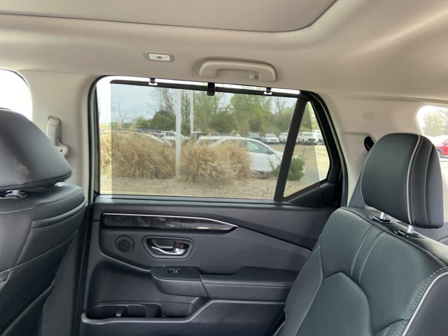 Used 2025 Honda Pilot Elite image 49