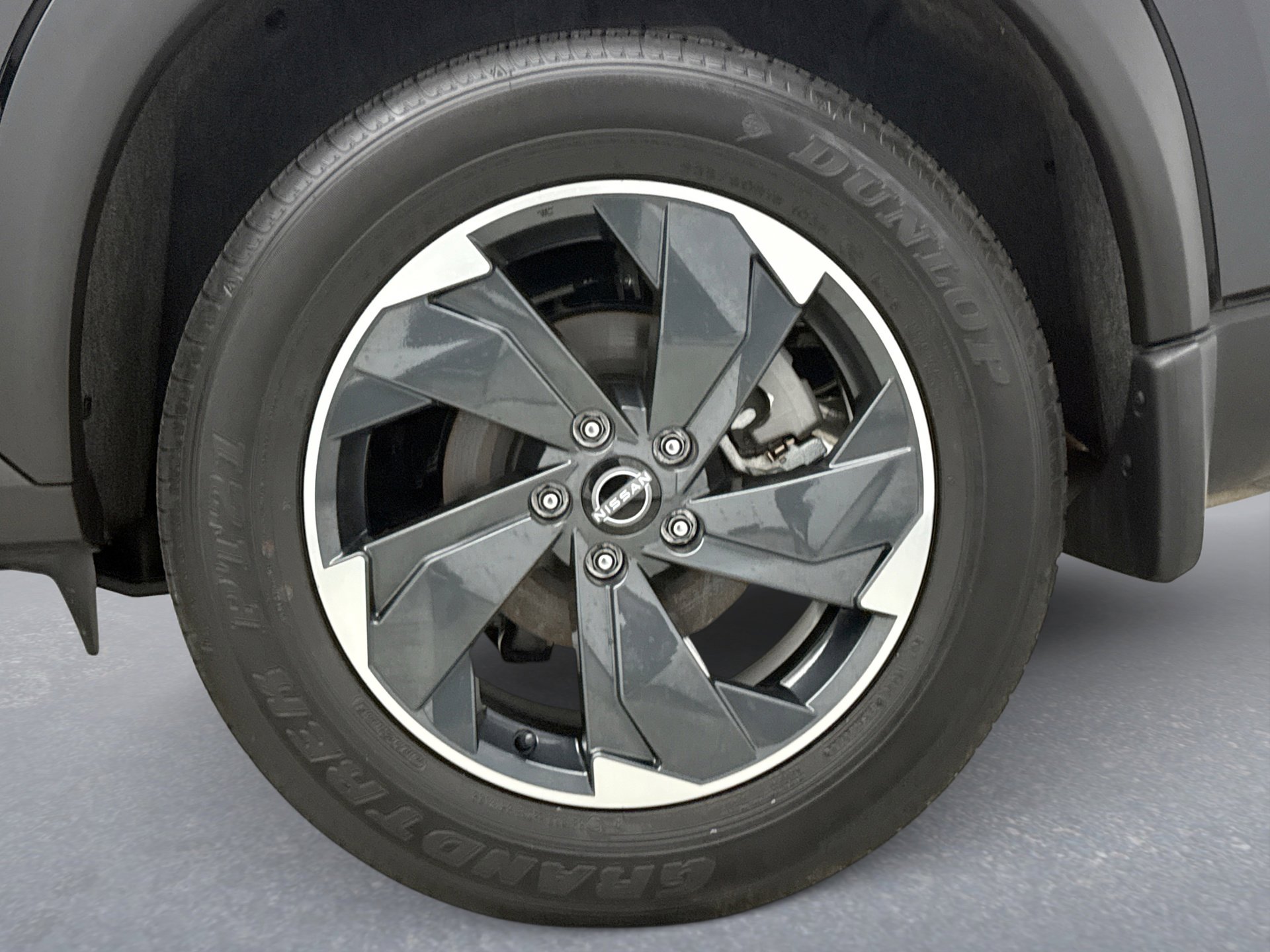 Used 2025 Nissan Rogue SV image 24