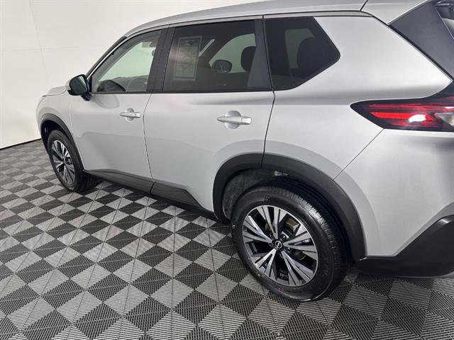 Used 2023 Nissan Rogue SV AWD/4WD image 7