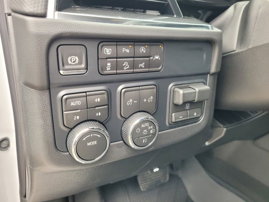 New 2026 Chevrolet Suburban RST w/ Comfort Package AWD/4WD image 33