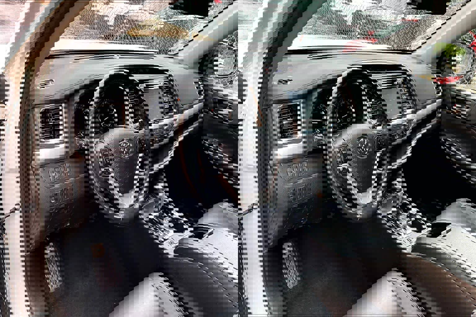 Used 2017 Toyota Highlander XLE AWD/4WD image 18