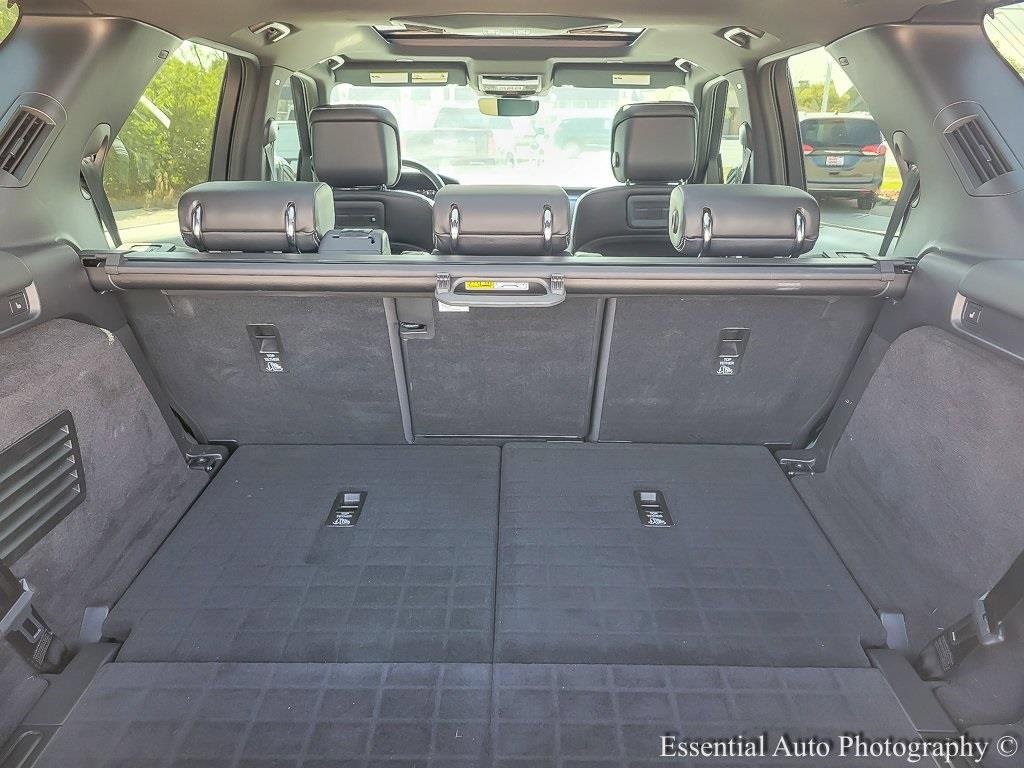 Used 2024 Land Rover Discovery Dynamic SE image 22