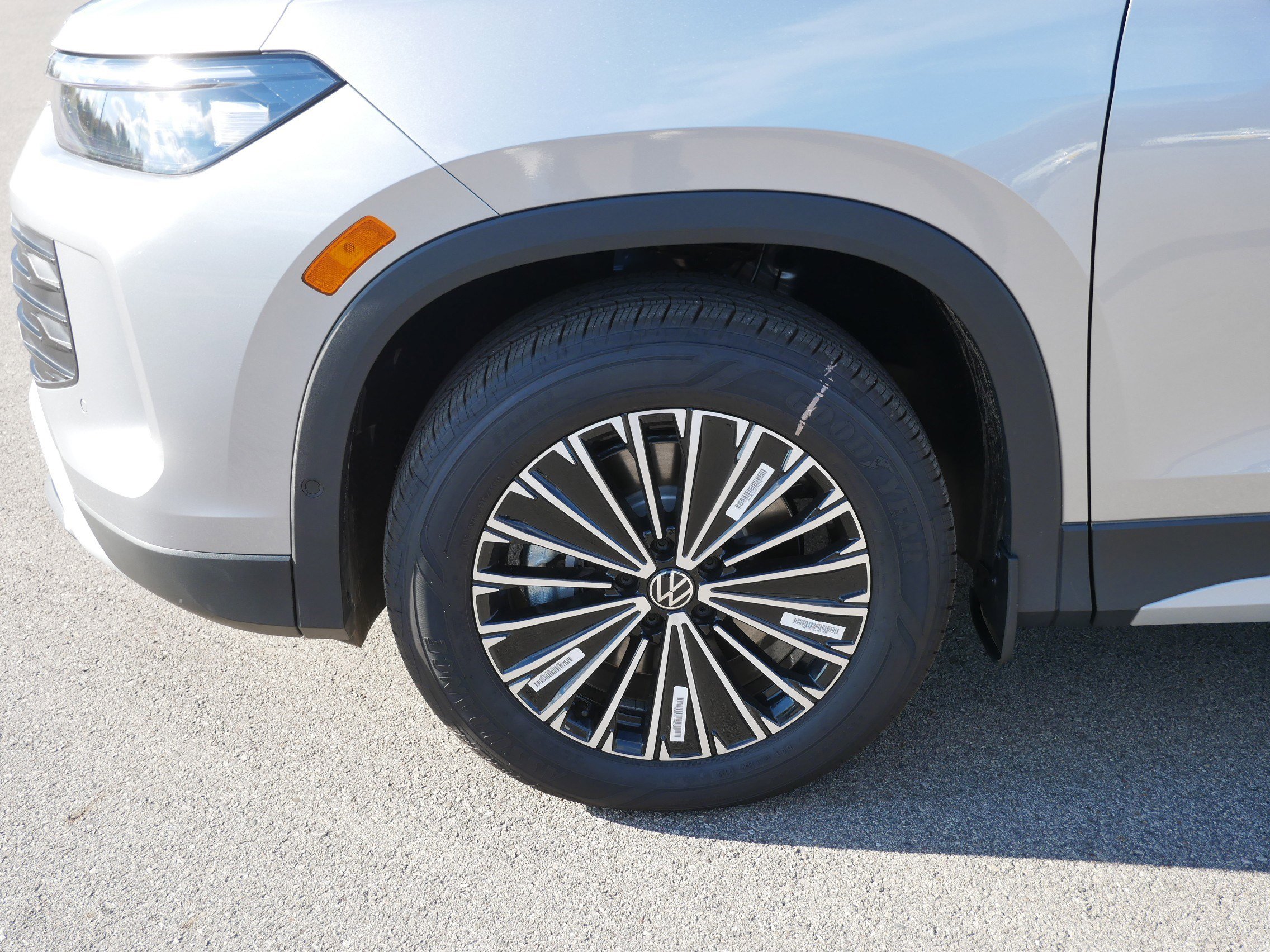 New 2025 Volkswagen Tiguan S image 4