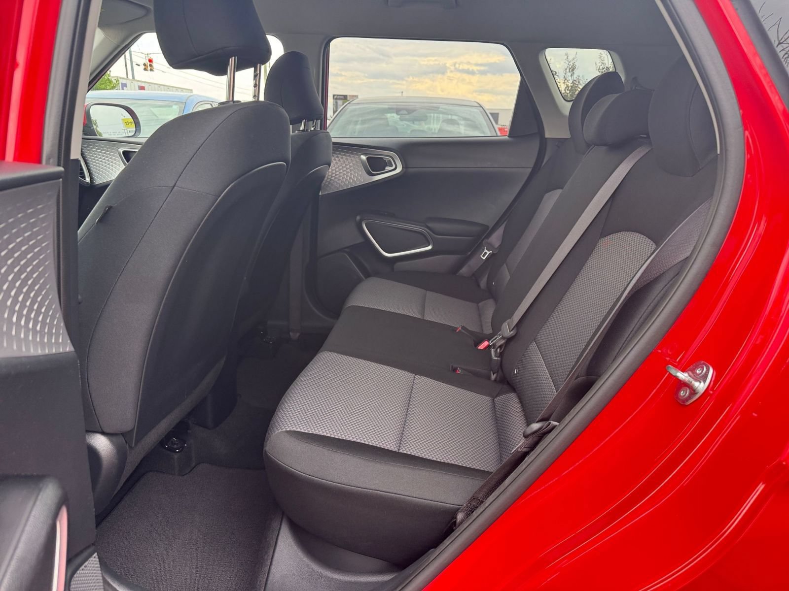 Used 2025 Kia Soul LX w/ LX Technology Package FWD image 22