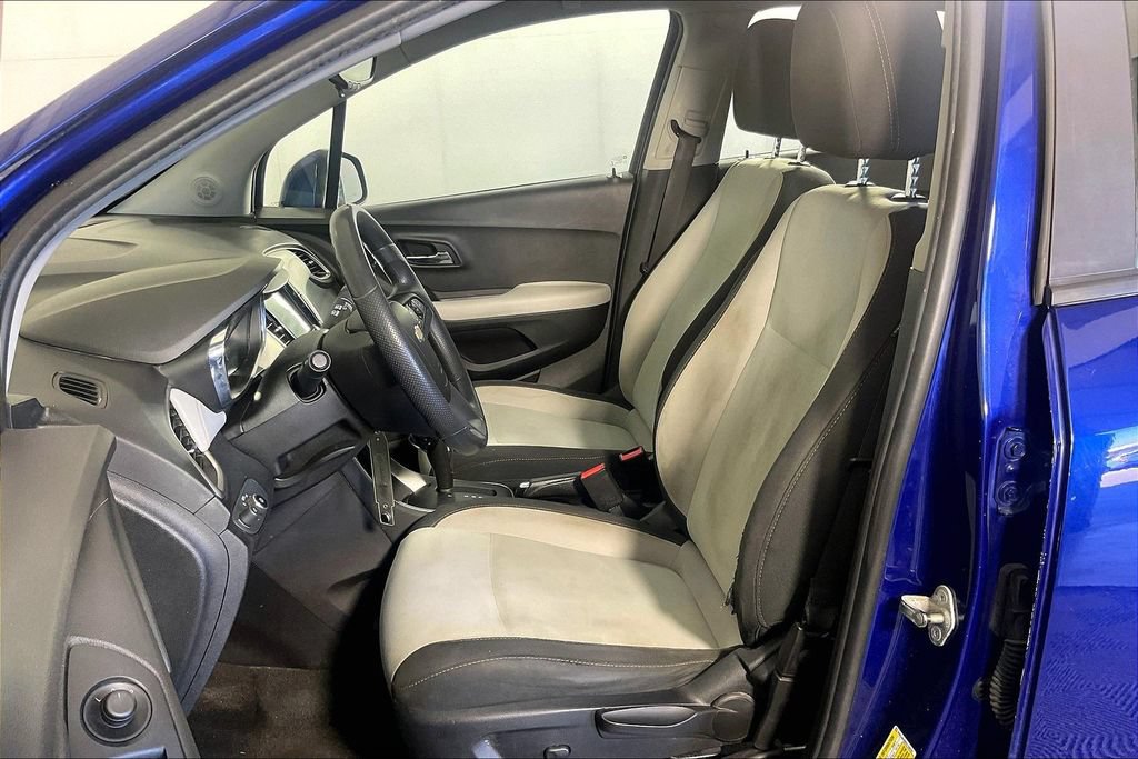 Used 2017 Chevrolet Trax LS AWD/4WD image 30