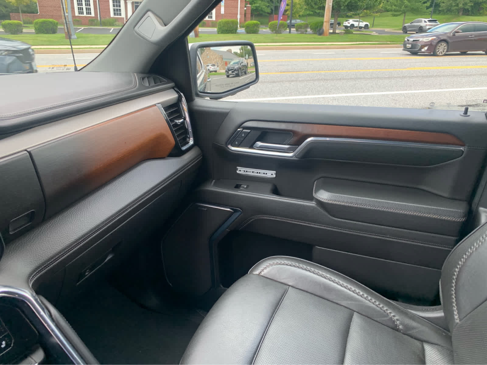 Used 2024 GMC Sierra 1500 Denali w/ Denali Reserve Package AWD/4WD image 22