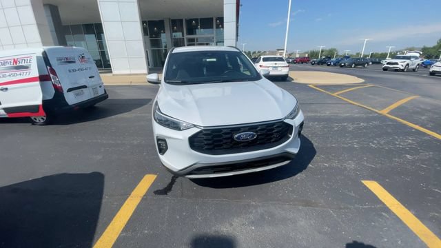 Used 2025 Ford Escape ST-Line Select AWD/4WD image 5