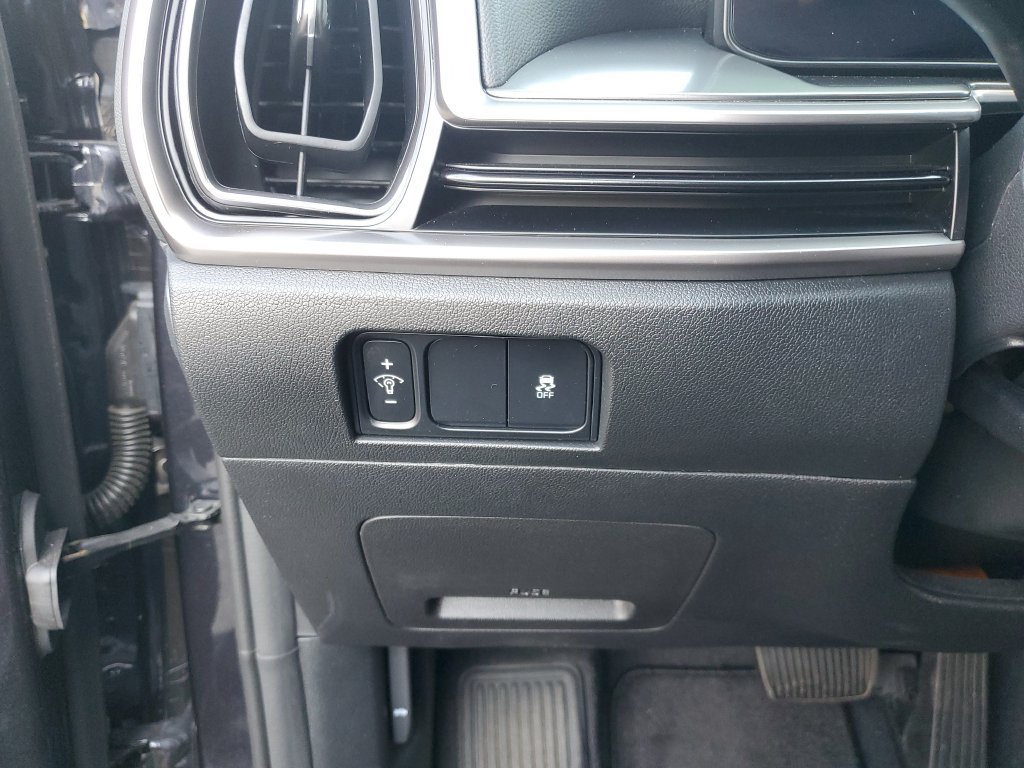 Used 2025 Kia Sorento LX FWD image 23
