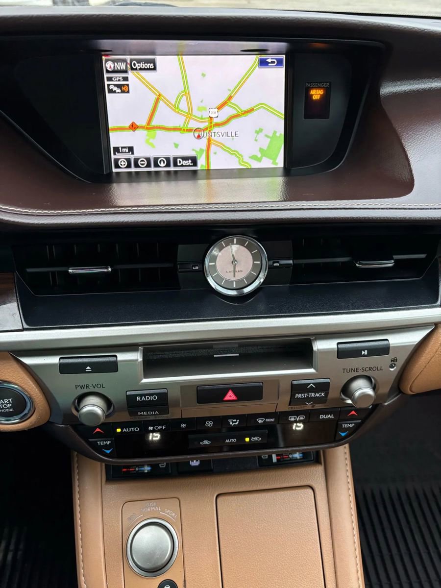 Used 2016 Lexus ES 350 w/ Luxury Package w/Wood Trim image 11