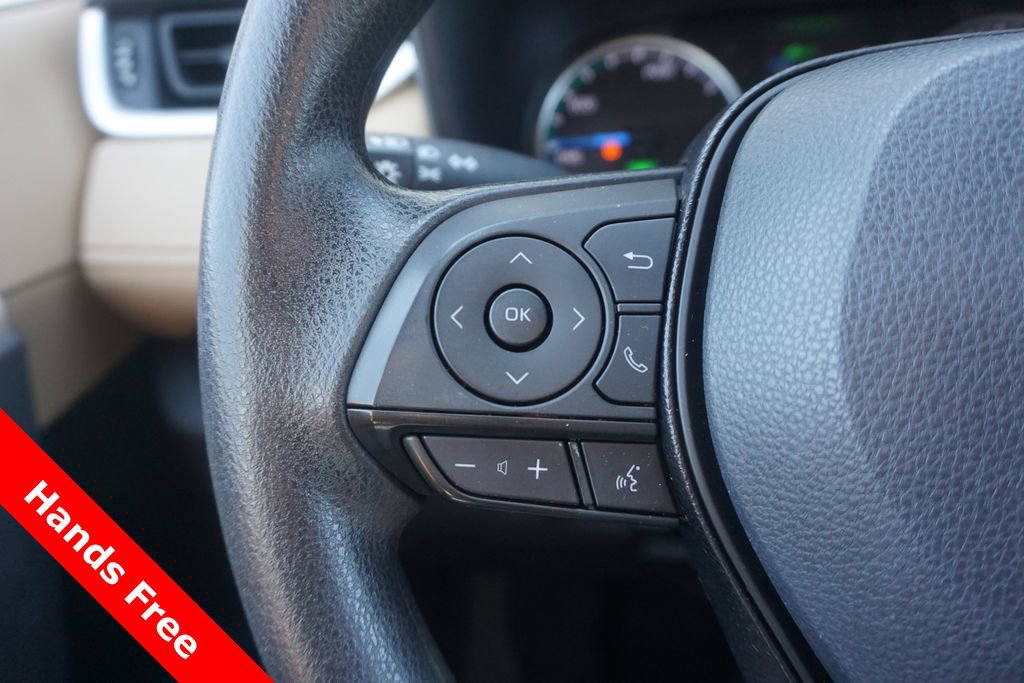 Used 2021 Toyota RAV4 LE AWD/4WD image 4