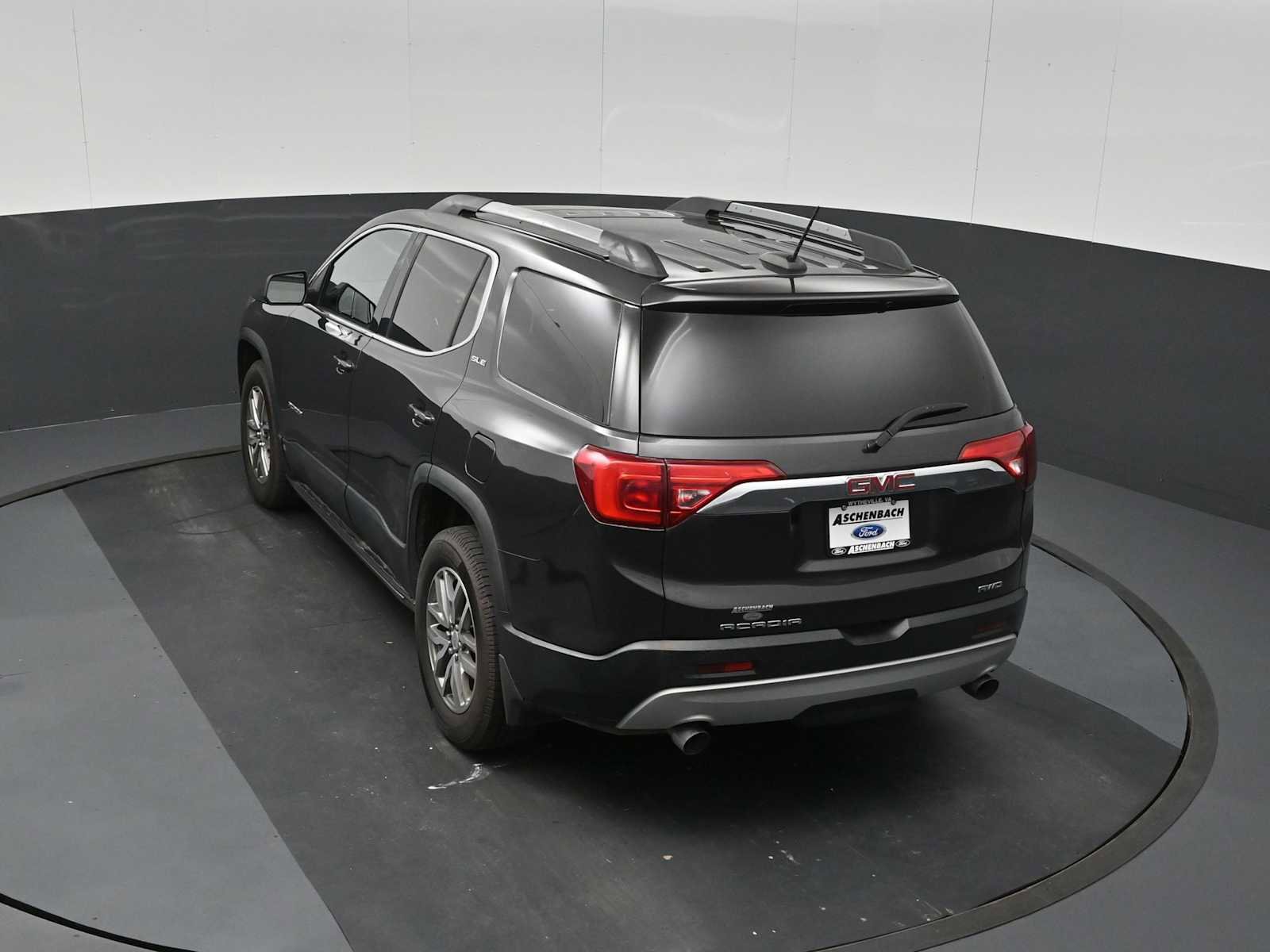 Used 2017 GMC Acadia SLE AWD/4WD image 43