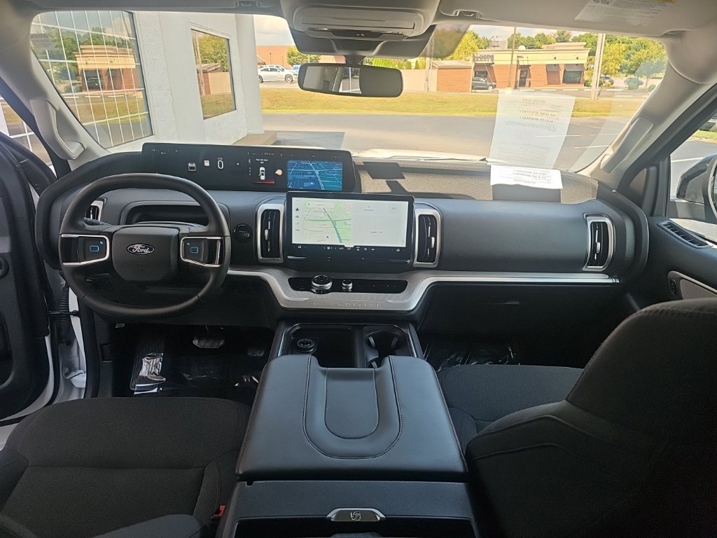 Used 2025 Ford Expedition Active AWD/4WD image 12