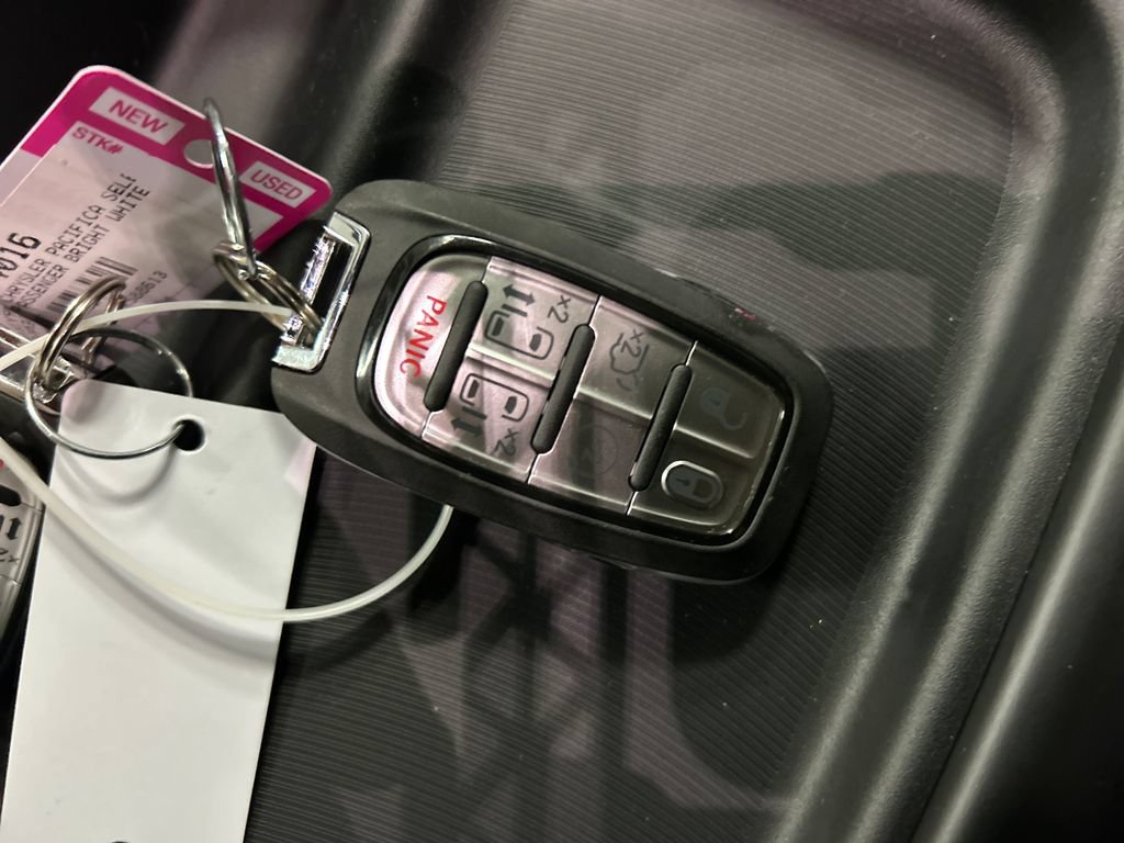 New 2027 Chrysler Pacifica Select FWD image 20
