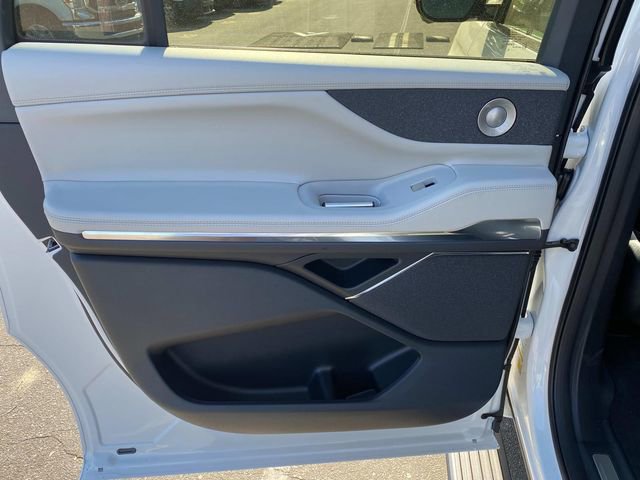 New 2026 Lincoln Navigator L Reserve AWD/4WD image 9
