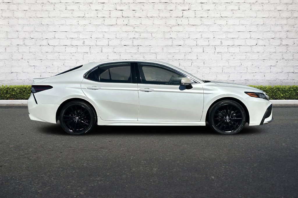 Used 2022 Toyota Camry XSE FWD image 3