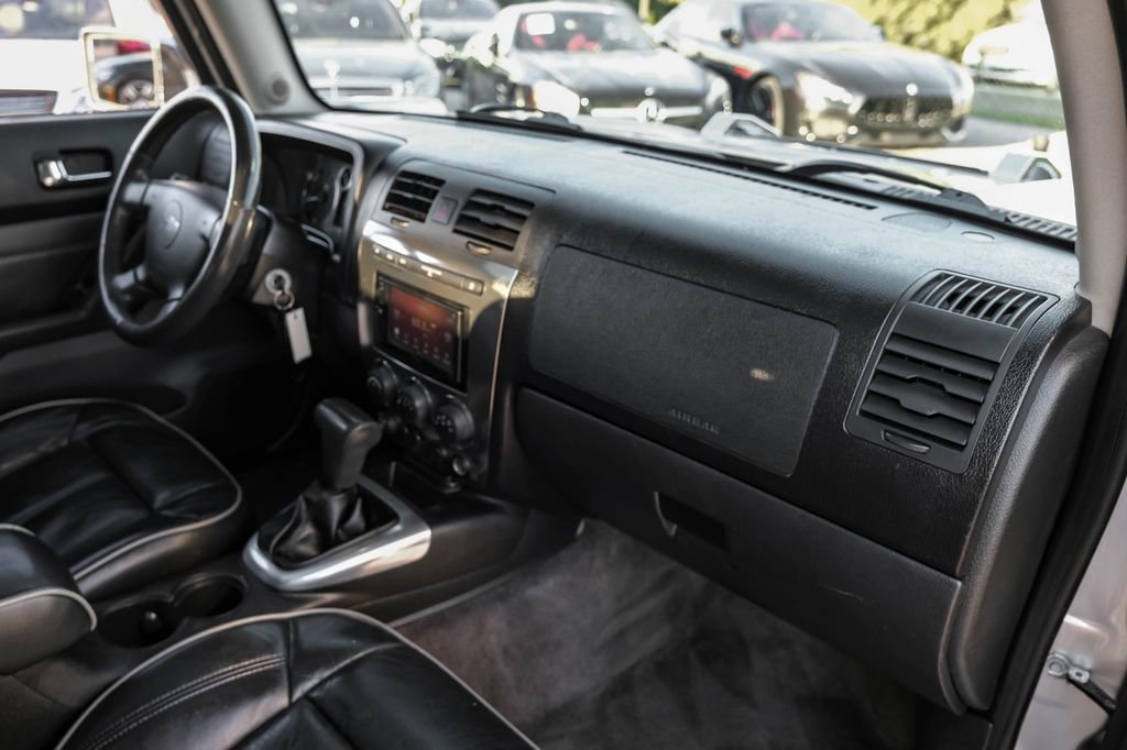 Used 2010 HUMMER H3 Luxury w/ Appearance Package image 10