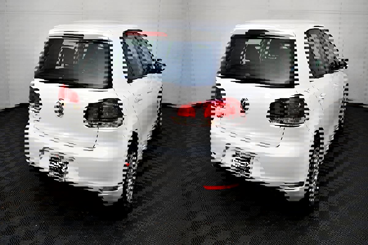 Used 2014 Volkswagen Golf 4-Door image 8