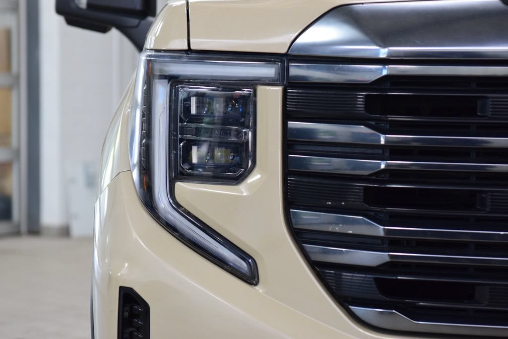 Used 2023 GMC Sierra 1500 AT4 w/ AT4 Premium Package AWD/4WD image 11