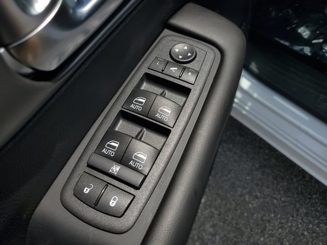 New 2027 Chrysler Pacifica Limited w/ Family Tech Group AWD/4WD image 22
