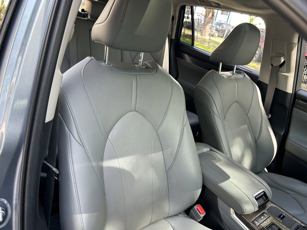 Used 2021 Toyota Highlander Limited image 38
