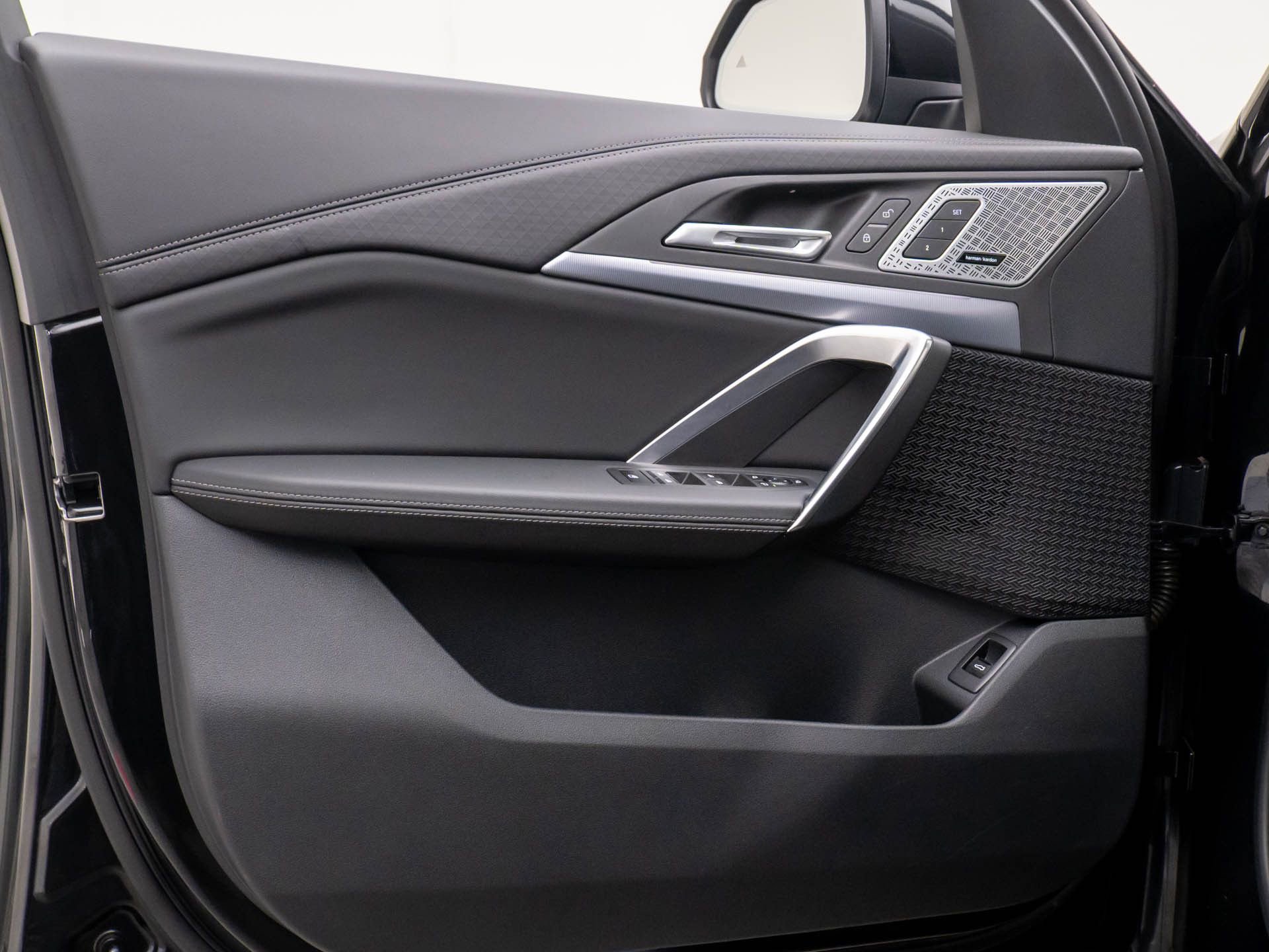 Certified 2025 BMW X2 xDrive28i w/ Premium Package image 14