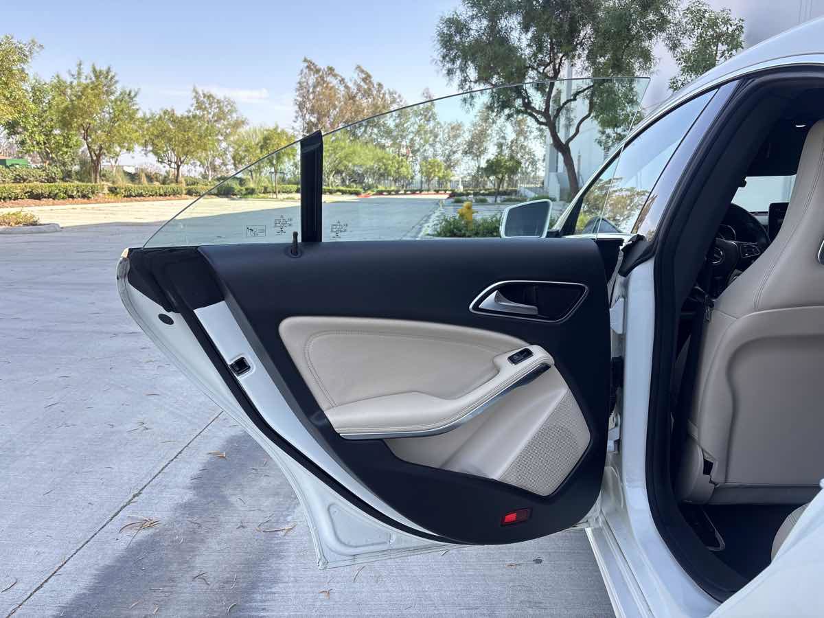 Used 2018 Mercedes-Benz CLA 250 image 11