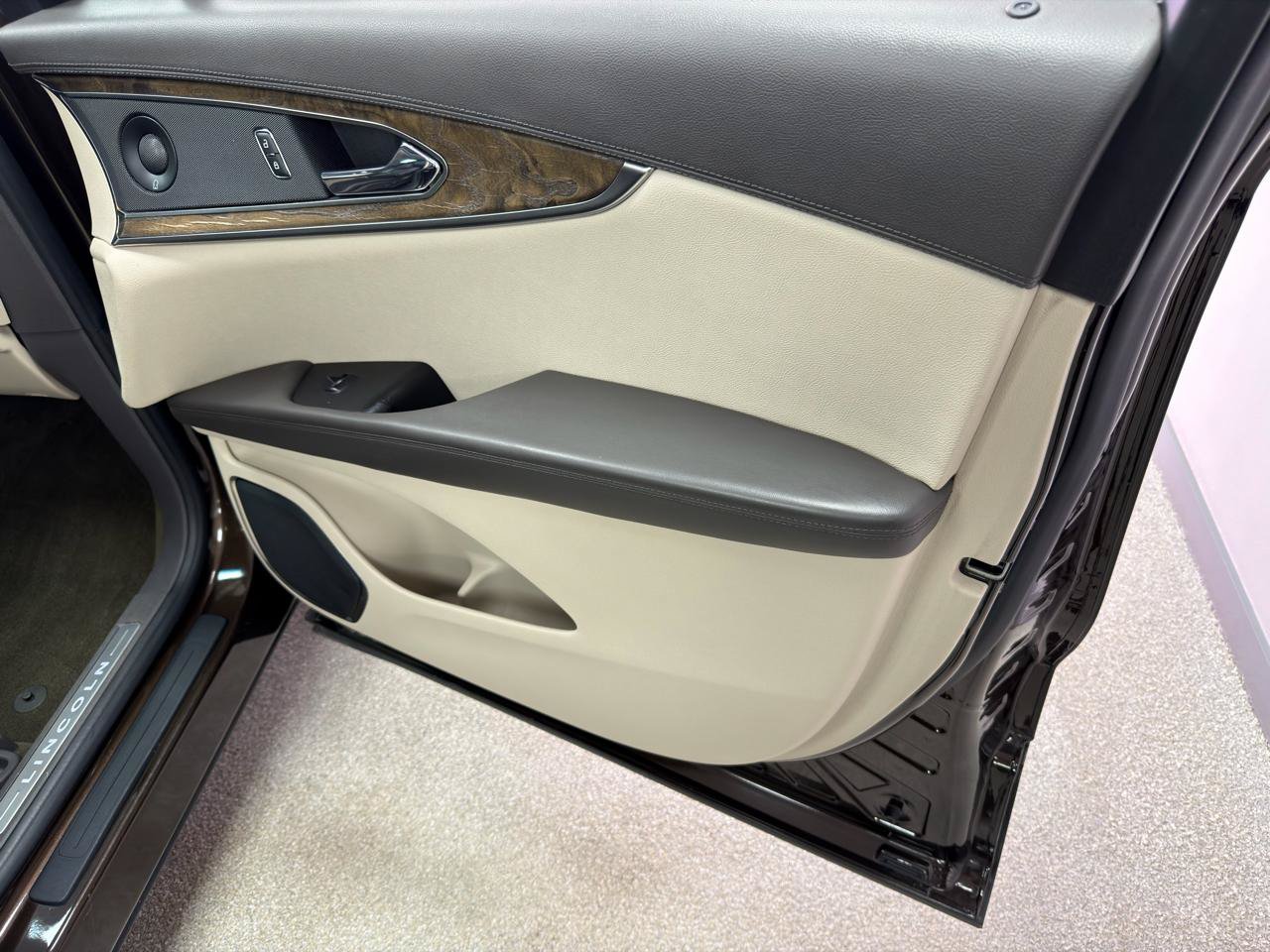 Used 2019 Lincoln Nautilus Reserve AWD/4WD image 13