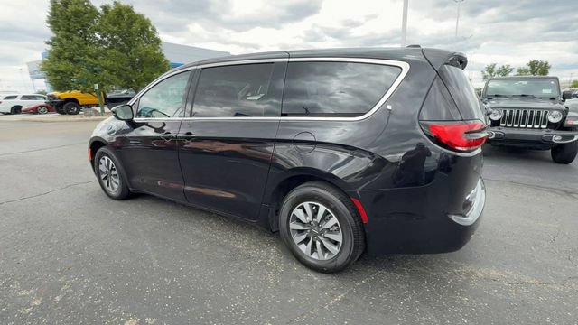 Used 2024 Chrysler Pacifica Limited FWD image 6