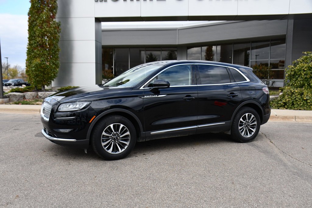 Used 2022 Lincoln Nautilus AWD w/ Premium Package image 2