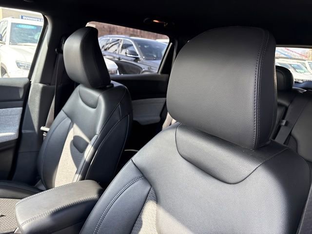 Used 2023 Jeep Compass Latitude image 19